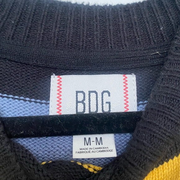 BDG Sweater - Picture 3 of 3